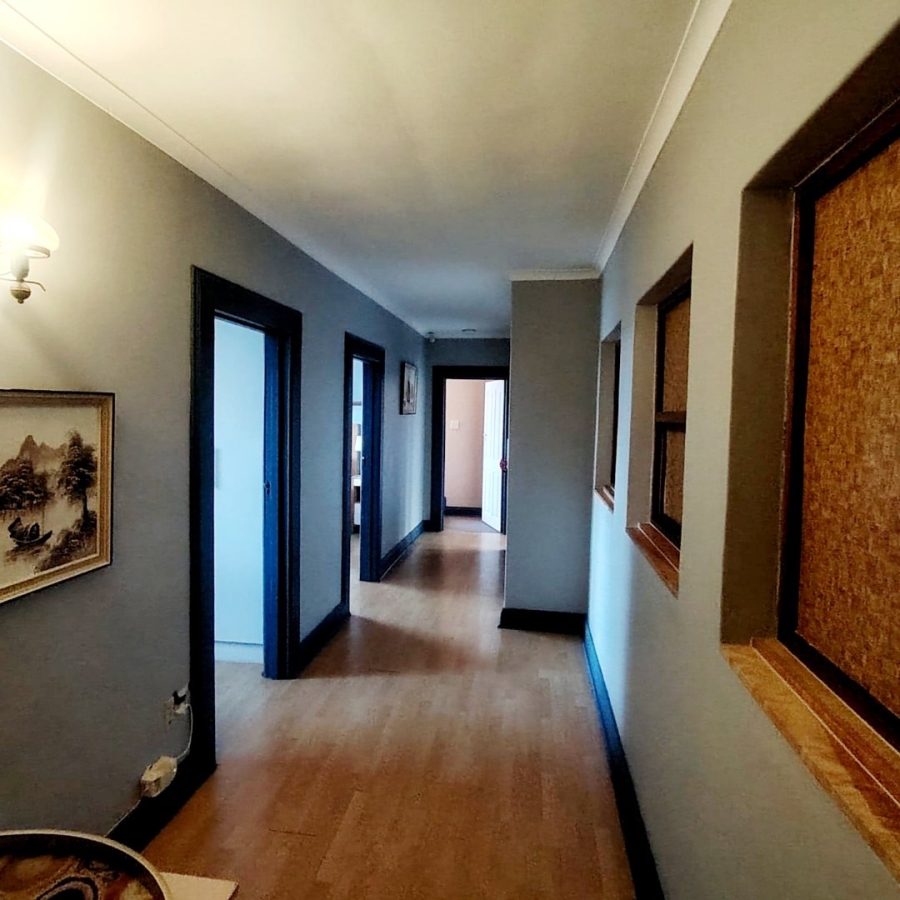 5 Bedroom Property for Sale in Beacon Bay Eastern Cape